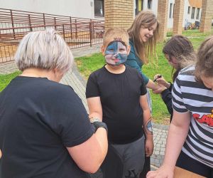 Uczeń podczas jednej z zabaw