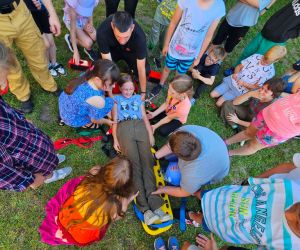  Dzieci w praktyce przenoszą osobę poszkodowaną