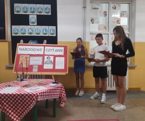 Uczniowie czytają fragmenty Kordiana