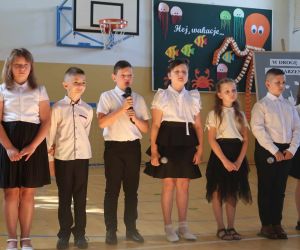 Część artystyczna w wykonaniu uczniów klasy III