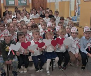 Społeczność szkolna podczas akademii