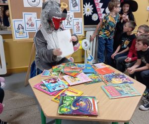 Nauczycielka w przebraniu wilka