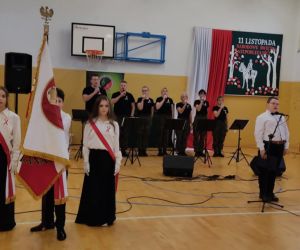 Zdjęcie przedstawia Poczet Sztandarowy Szkoły