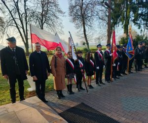Poczet Sztandarowy Szkoły i przedstawiciele Gminy Hrubieszów
