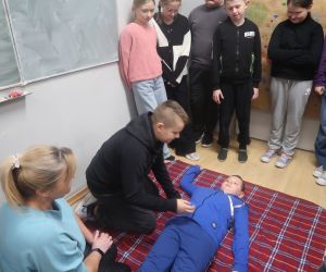 Praktyczny pokaz udzielania pierwszej pomocy